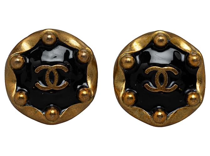 Chanel Gold CC Clip On Earrings Golden Metal Gold-plated  ref.1234238