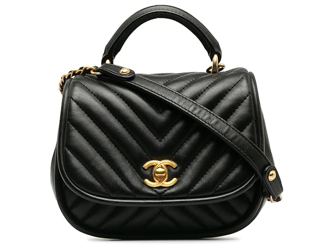 Bolsa redonda Chanel Mini preta acolchoada reversa em pele de cordeiro Chevron Preto Couro  ref.1234246