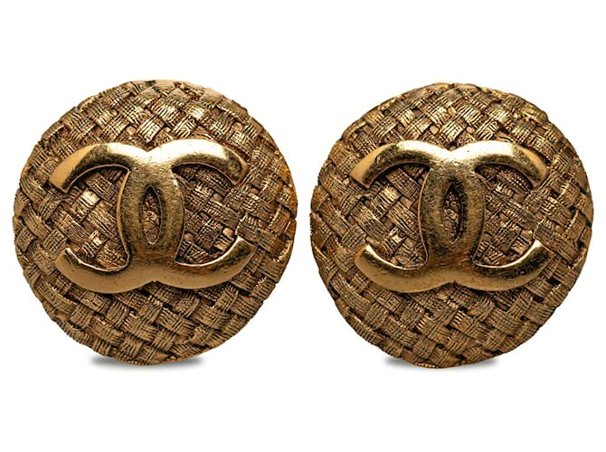 Chanel Gold CC Clip On Earrings Golden Metal Gold-plated  ref.1234261