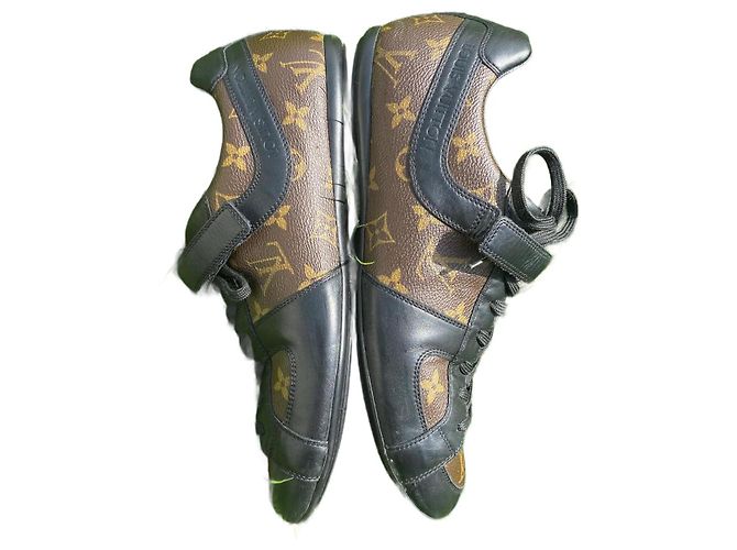 Sneakers Louis Vuitton in pelle marrone e nera da uomo Nero