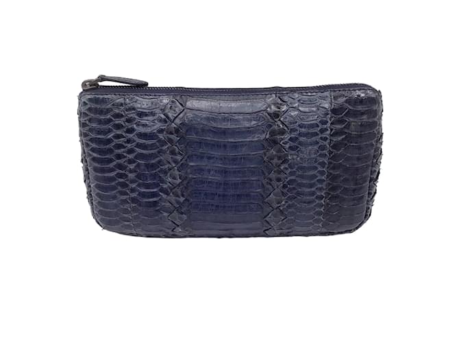 Bottega Veneta Sac pochette zippé en cuir peau de python bleu marine Cuirs exotiques  ref.1235554