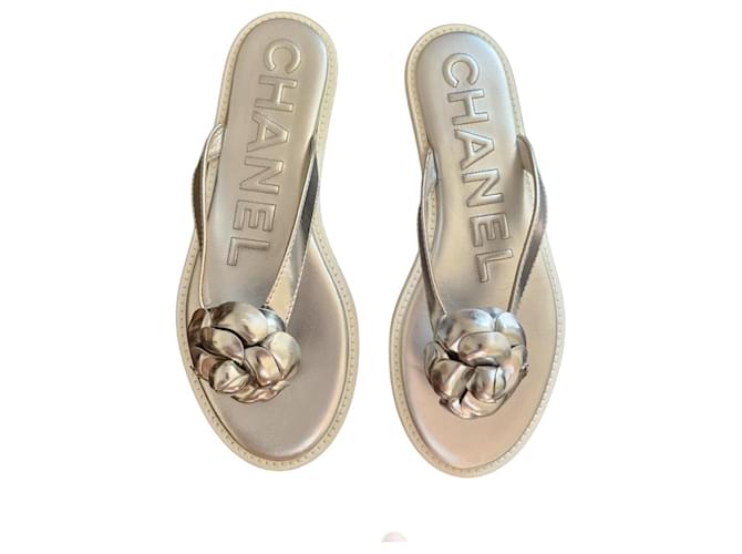 Cambon Chanel Flip-flop sandals with the iconic camellia. White sole French size 40.5 Silvery Leather  ref.1236467