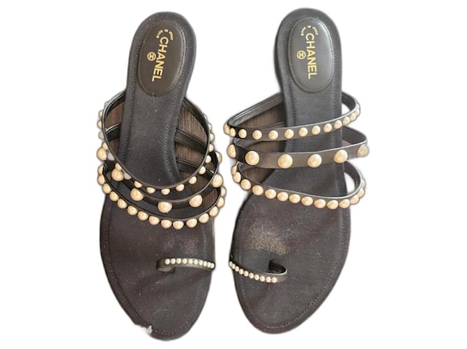 Cambon Chanel Flip flops sandals Black Leather Pearl Cloth  ref.1236478