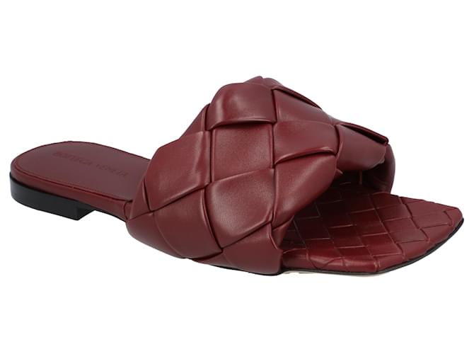 Bottega Veneta Flache Lido-Sandale Rot Bordeaux Leder  ref.1237145