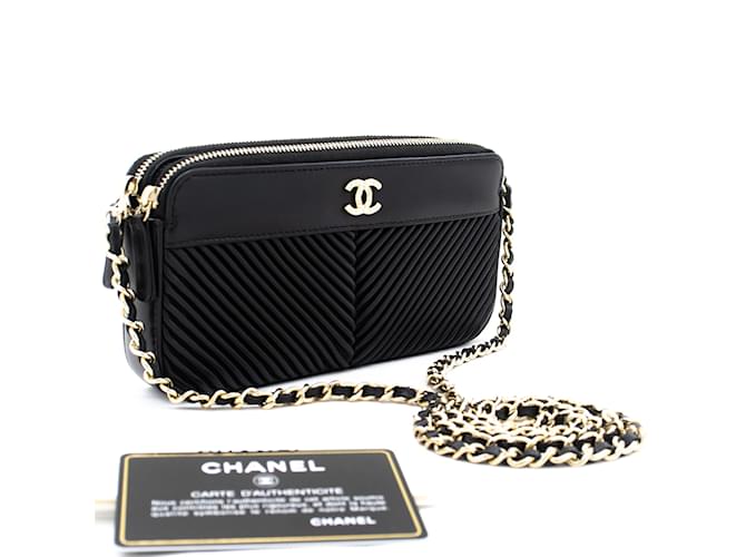 Wallet On Chain Chanel Schwarze Farbe 2019 V-Stich-Geldbörse mit Kette Leder  ref.1237407