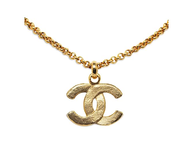 Goldfarbene Halskette mit Chanel-CC-Anhänger Golden Gelbes Gold  ref.1238078