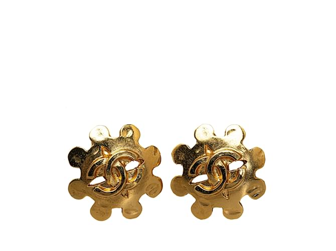 Boucles d'oreilles à clip fleur CC Chanel dorées Plaqué or  ref.1238389