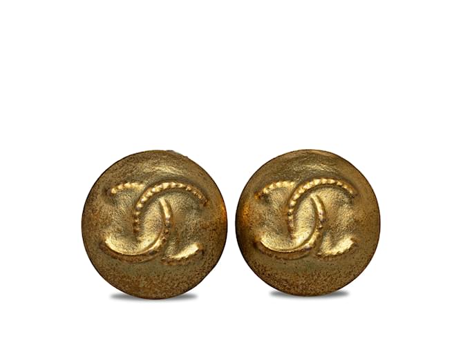 Boucles d'oreilles à clip Chanel CC dorées Plaqué or  ref.1238423