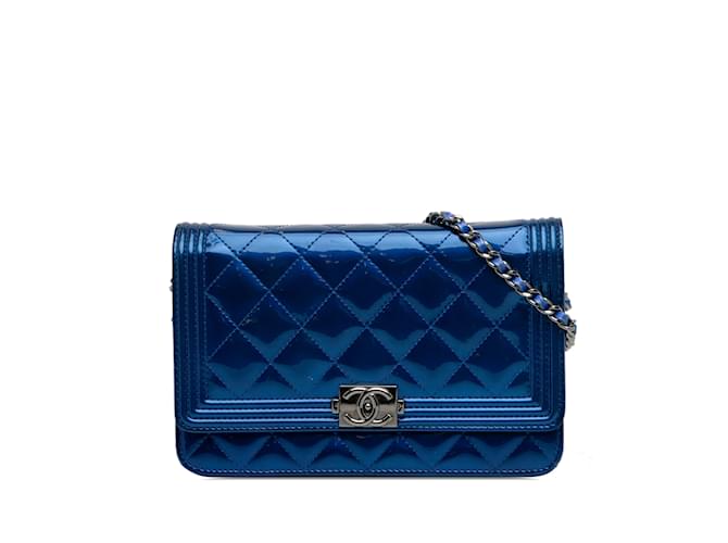 Portafoglio Chanel blu in vernice su borsa a tracolla con catena Pelle  ref.1238449