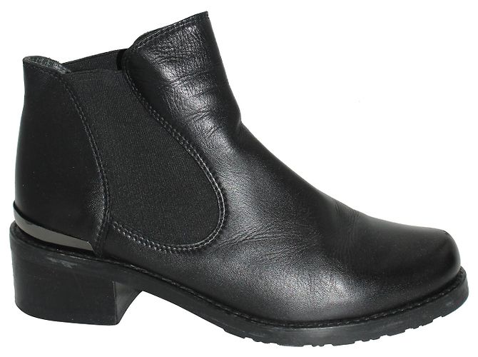 Stuart Weitzman Ankle Boots in Black Leather
