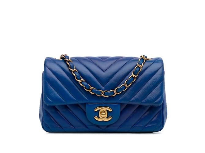 Bolsa com aba retangular Chanel Mini Chevron acolchoada em pele de cordeiro azul Couro  ref.1240279
