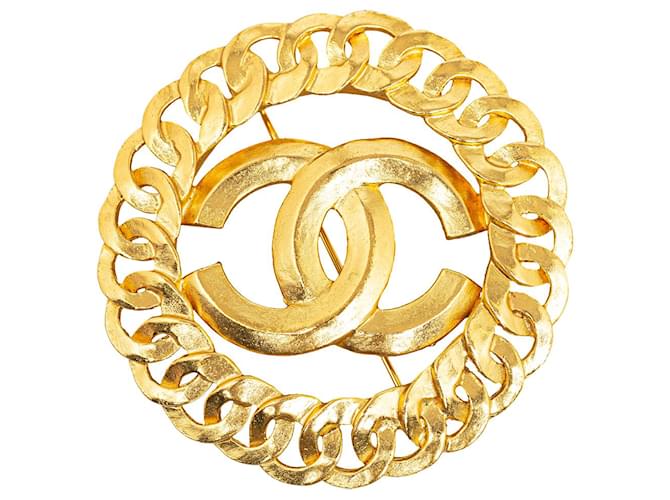 Chanel Gold CC Brosche Golden Metall Vergoldet  ref.1240905