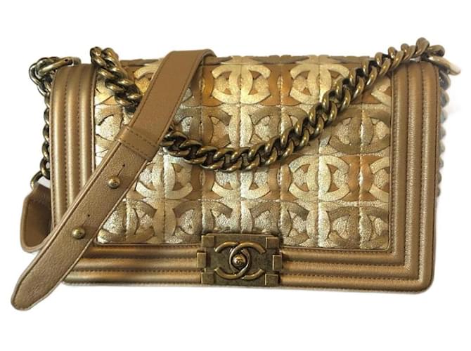 CHANEL EDITION LIMITEE 15Sac garçon moyen C Paris Dubai or métallisé Cuir Doré Bronze Bijouterie dorée  ref.1241107