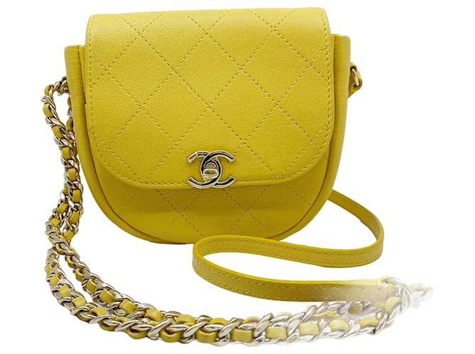 Chanel Matelassé Amarelo Couro  ref.1241755