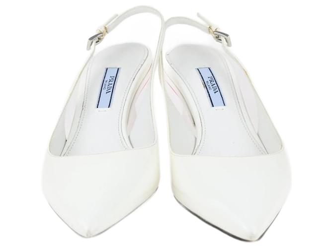 Zapatos de tacón con tira trasera en punta blanca de Prada Blanco Cuero  ref.1243262