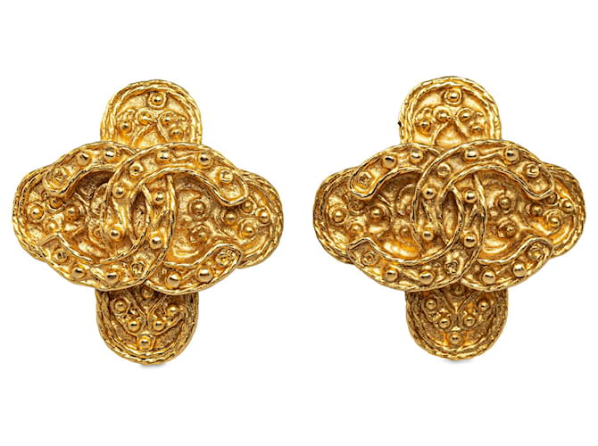 Chanel Gold CC Clip On Earrings Golden Metal Gold-plated  ref.1244416