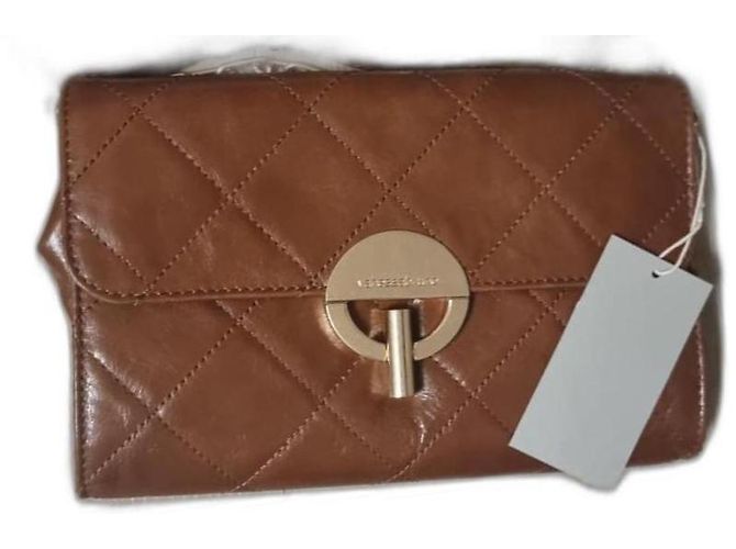 Clutch Vanessa Bruno em couro acolchoado craquelado Havana Marrom
