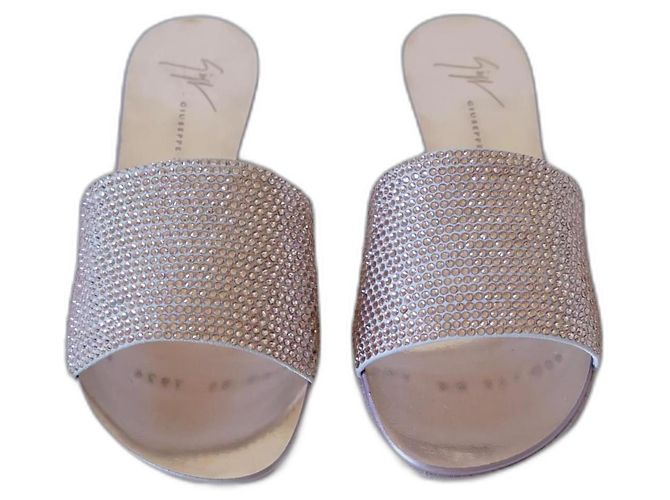 Sandali Giuseppe Zanotti Adelia in camoscio rosa e cristalli D'oro