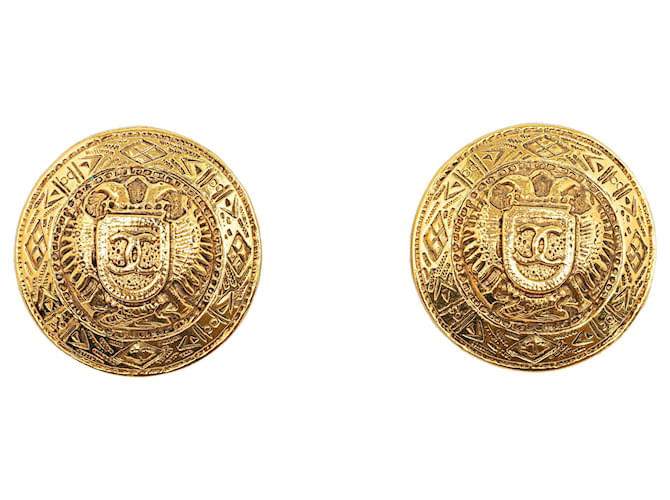 Chanel Gold CC Clip On Earrings Golden Metal Gold-plated  ref.1245510