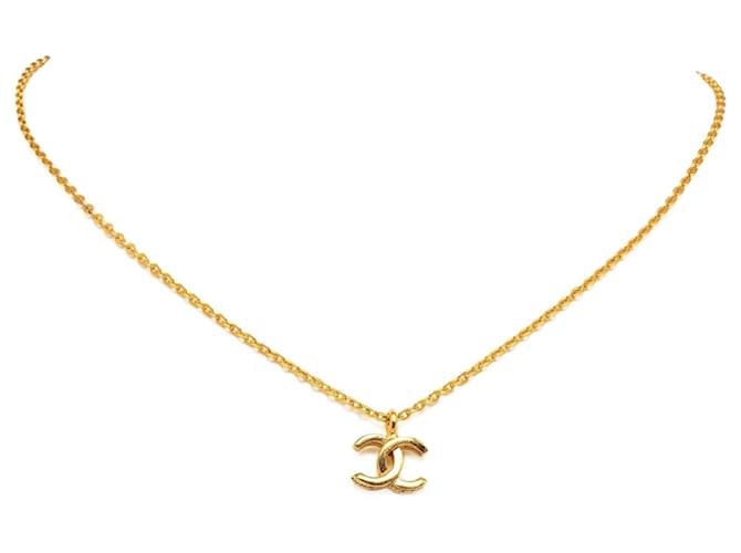 Chanel Gold CC Anhänger Halskette Golden Metall Vergoldet  ref.1245521