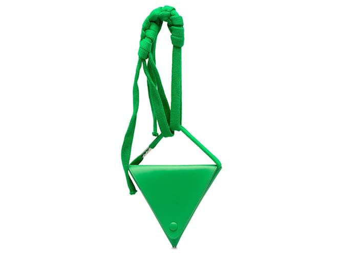 Bottega Veneta Pochette triangulaire en cuir vert avec sangle Veau façon poulain  ref.1245538