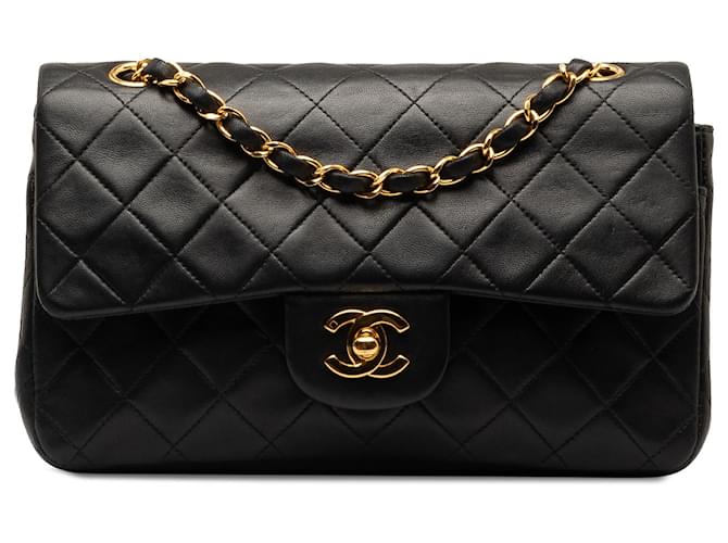 Petit rabat doublé en cuir d'agneau classique noir Chanel  ref.1245542