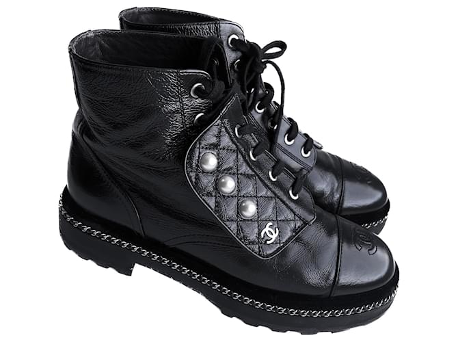 Chanel Combat boots with pearls Black Leather  ref.1246049