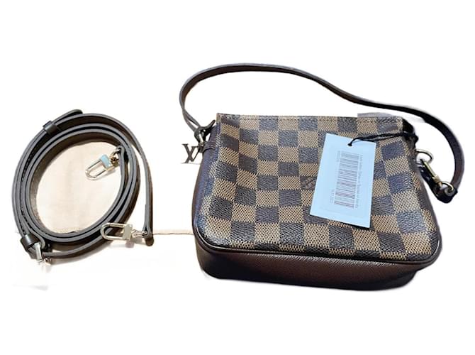 Louis Vuitton Clutch bags Castanho escuro Couro  ref.1246801