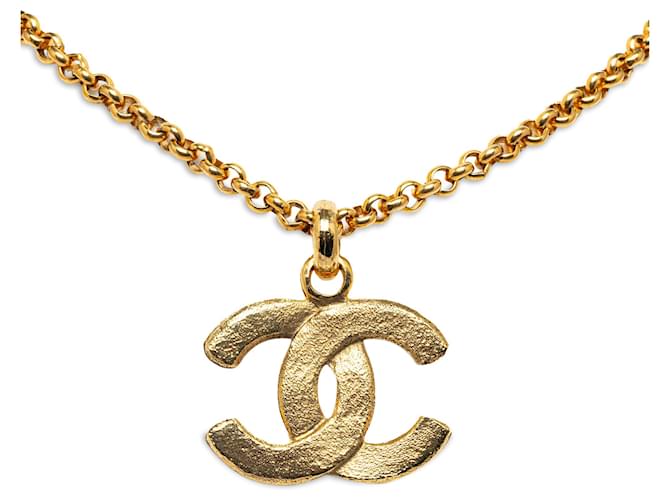 Collana ciondolo CC oro Chanel D'oro Metallo Placcato in oro  ref.1246963