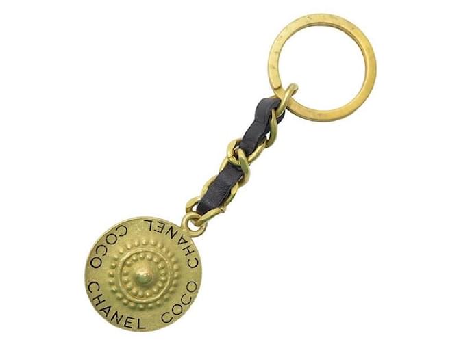 Medaillon VINTAGE CHANEL KEY RING 1994 COCONUT MEDALLION INTERLACED CHAIN LEATHER KEY RING Golden Metal  ref.1247442