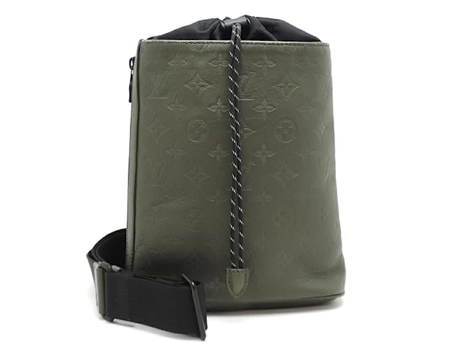 Louis Vuitton Monograma Shadow Chalk Sling Bag M44634 Couro  ref.1247540