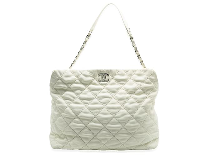 Chanel White Quilted Calfskin Ultimate Stitch Hobo Leather  ref.1247799