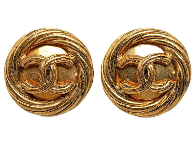Chanel Gold CC Clip On Earrings Golden Metal Gold-plated  ref.1248024