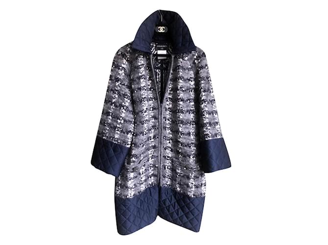 Chanel Nuevo abrigo de tweed con botones de CC de Nueva París / Salzburgo. Gris antracita  ref.1248054
