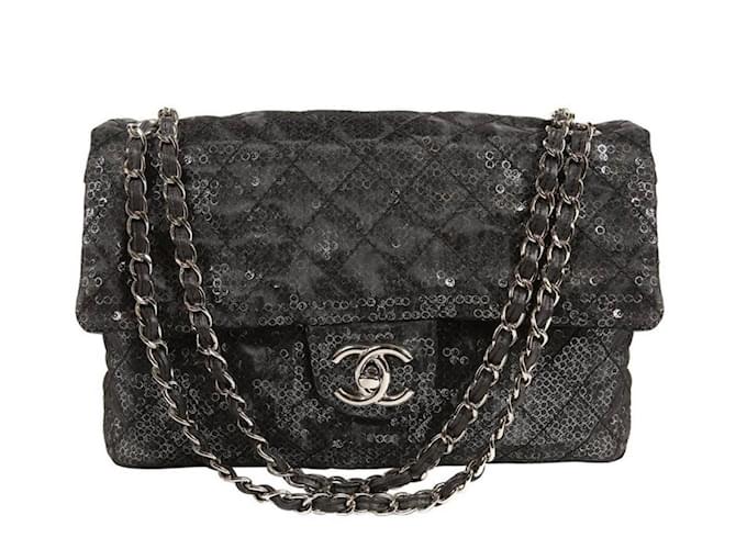 Bolsa Clássica Jumbo Flap da Chanel em Malha com Lantejoulas Escondidas Pretas e Ferragens Prateadas Preto Sintético  ref.1250115