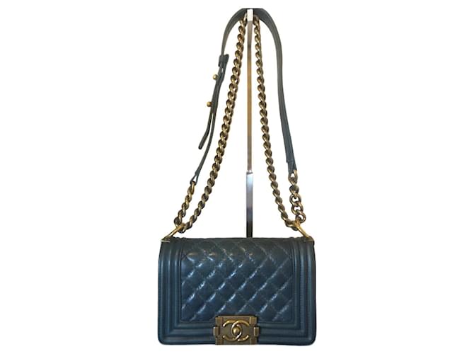 Chanel Blaue gesteppte glasierte Kalbsleder-Small-Boy-Tasche mit antikem Gold-Hardware.  ref.1250132