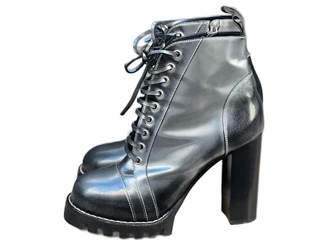 LOUIS VUITTON  Ankle boots T.eu 39 leather Silvery  ref.1251149