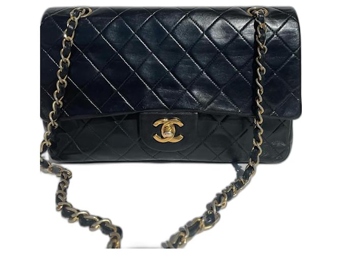 Timeless Klassische Chanel Handtasche Schwarz Leder  ref.1251251