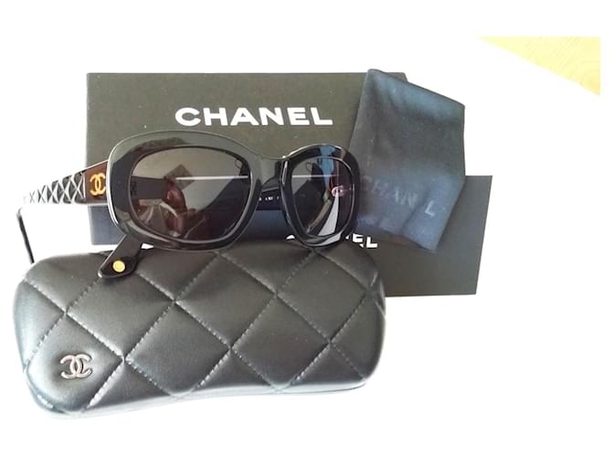Chanel Modelo Tortoise negro en excelente estado Acetato  ref.1251283