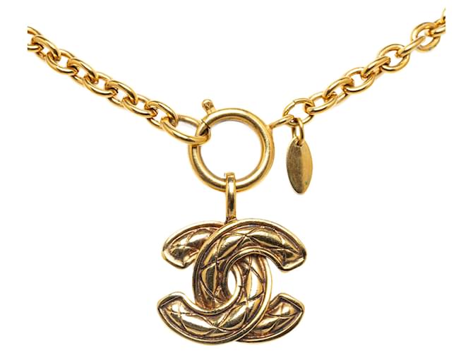 Collana ciondolo CC oro Chanel D'oro Metallo Placcato in oro  ref.1251693