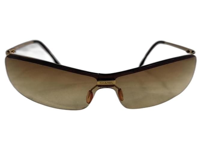 Chanel Óculos escuros Dourado Metal  ref.1252195