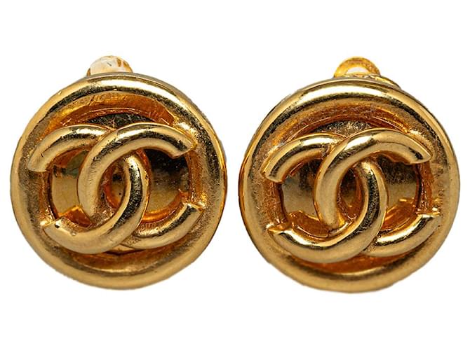Chanel Gold CC Clip On Earrings Golden Metal Gold-plated  ref.1252703