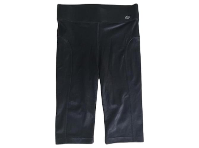 Chanel Pantalones cortos Negro Poliamida  ref.1252783