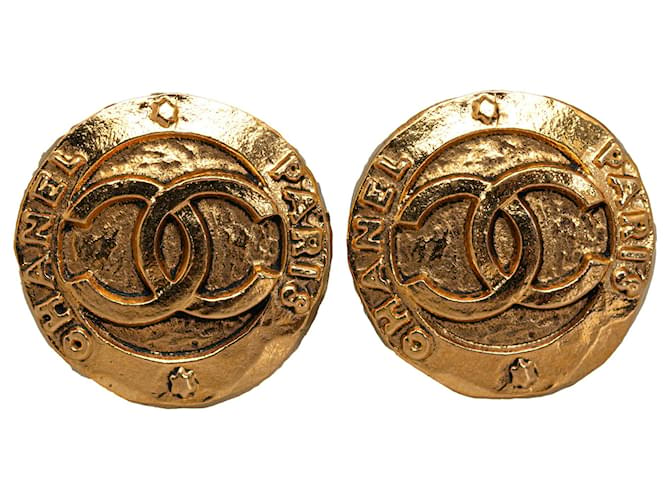 Chanel Gold CC Clip On Earrings Golden Metal Gold-plated  ref.1253701