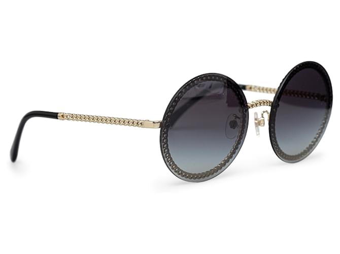 Chanel Gafas de sol redondas con detalle de eslabones de cadena en negro Plástico Chapado en oro  ref.1253713