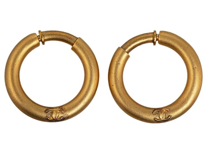 Boucles d'oreilles créoles Chanel CC dorées Métal Plaqué or  ref.1253757