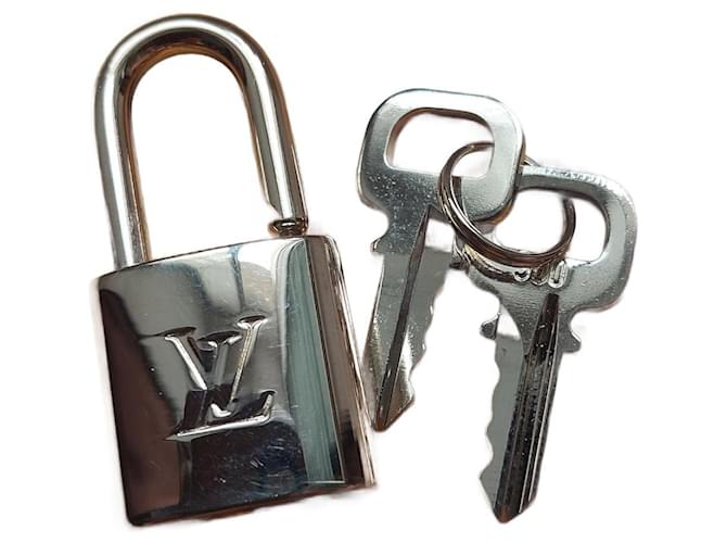 Louis Vuitton Handbags Golden Metal  ref.1255952