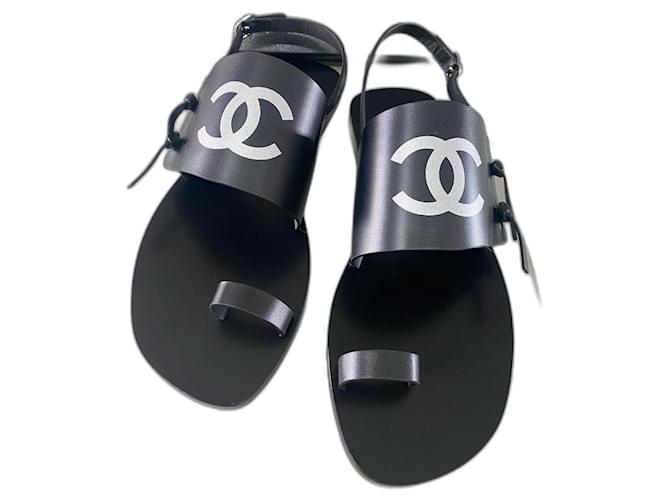 Chanel flip-flop sandals Black White Leather  ref.1256177