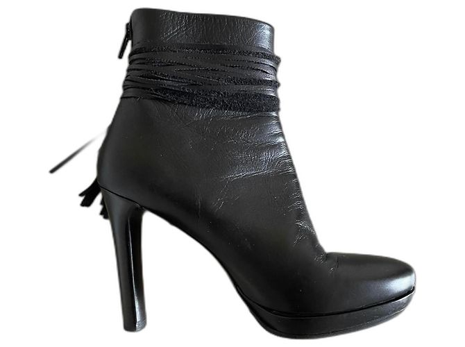 Autre Marque Stiefel oder schwarze Lederstiefeletten Größe 37,5 mit Knöchelriemen und Quaste.