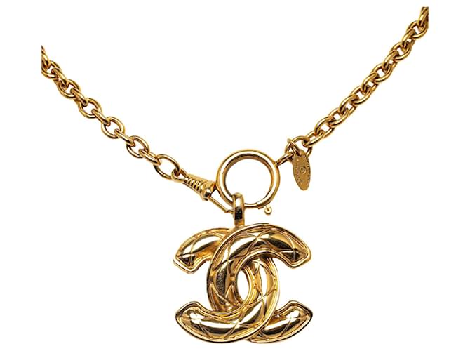 Chanel Gold CC Anhänger Halskette Golden Metall Vergoldet  ref.1256698